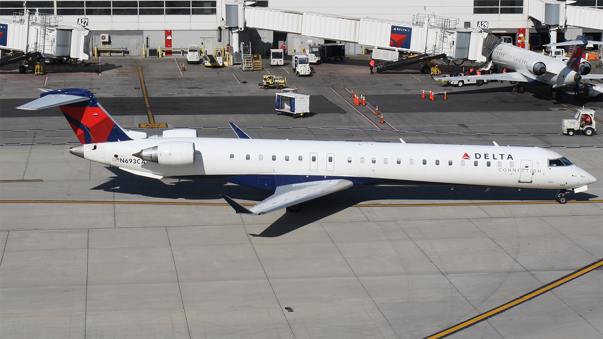 Full size: Delta Connection Mitsubishi CRJ-900 N693CA at Detroit Metro Wayne County Airport